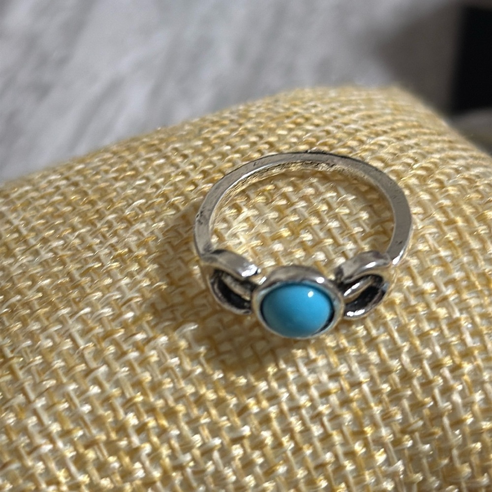 🎉❤️ NEW Alexandria Silvertone Ring Size 6